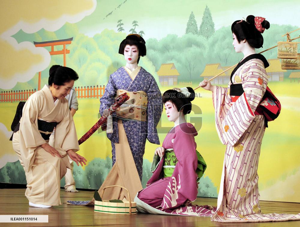 Preparation for Kyoto's 'Gion Odori'