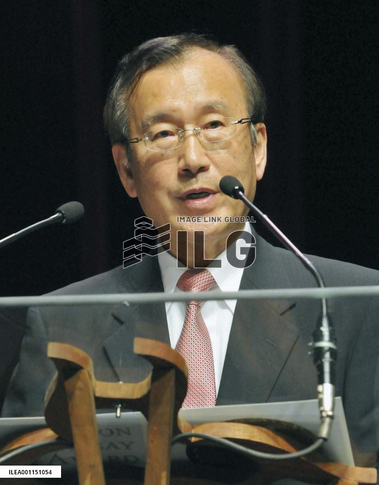 Hiroshima Mayor receives Magsaysay Award