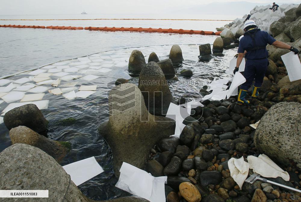 Oil spill from aquarium