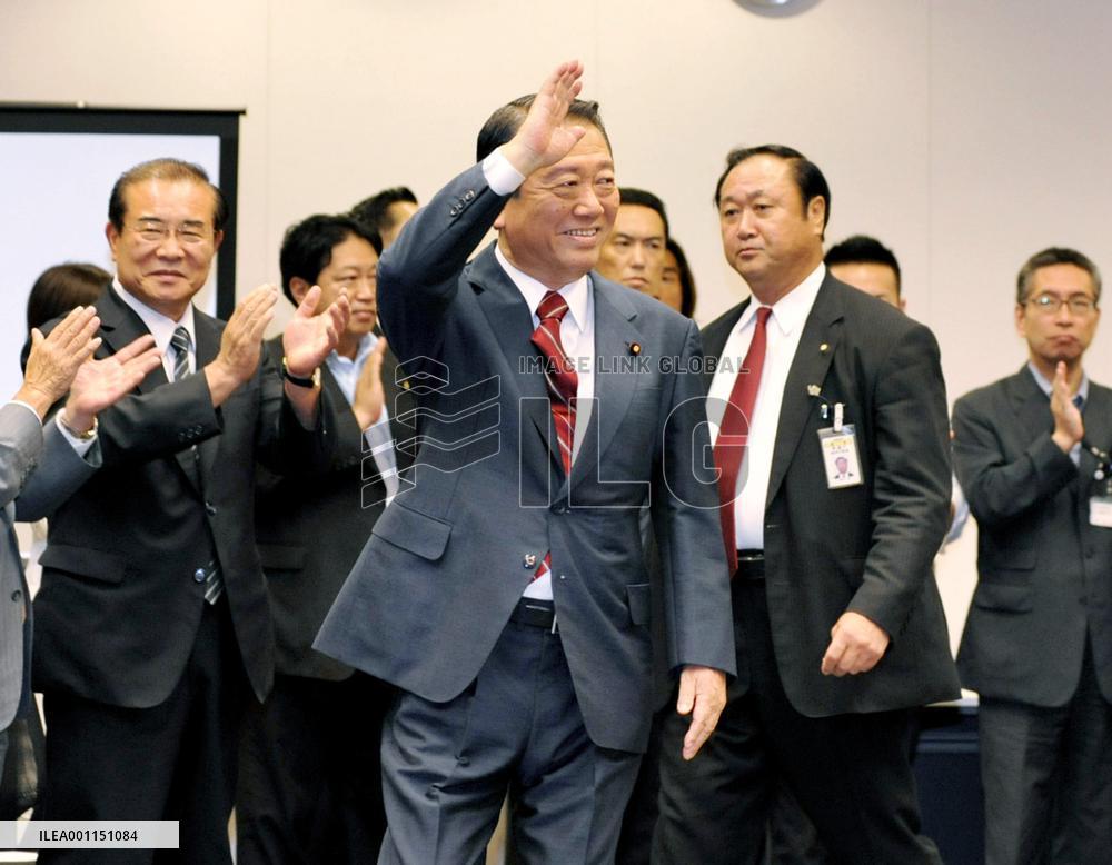 Kan, Ozawa vie in leadership race
