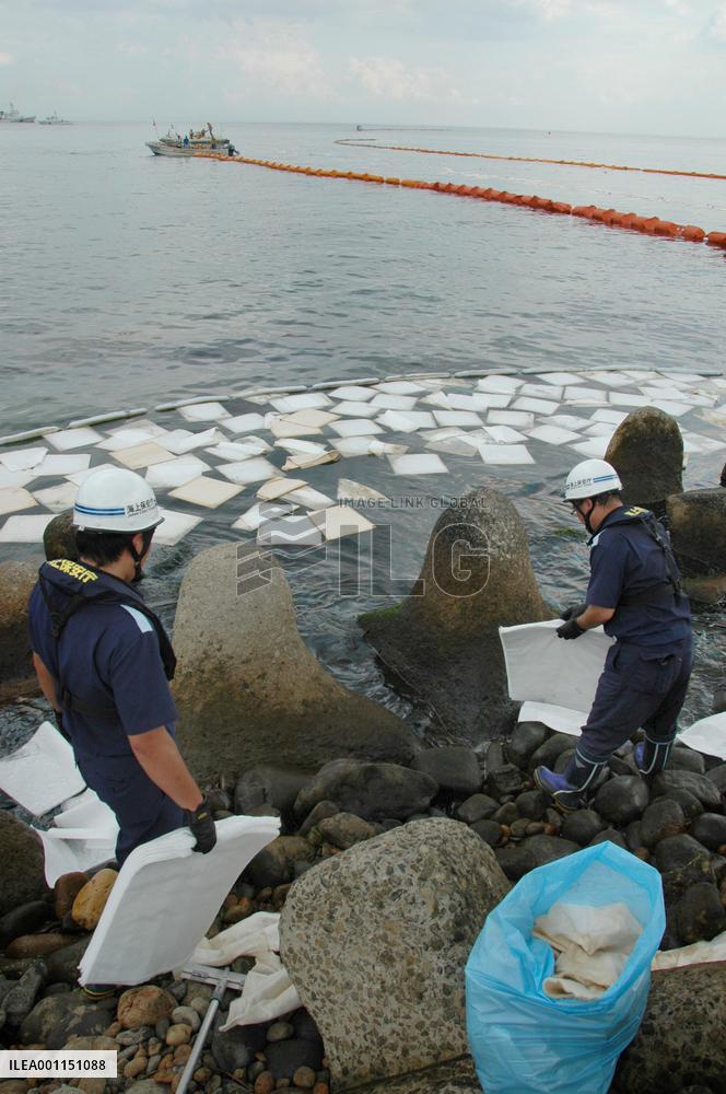 Oil spill from aquarium
