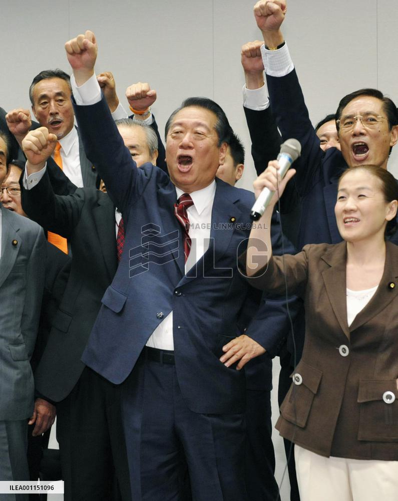 Kan, Ozawa vie in leadership race