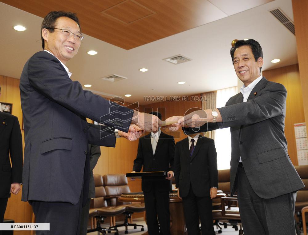 Soccer coach to advise gov't