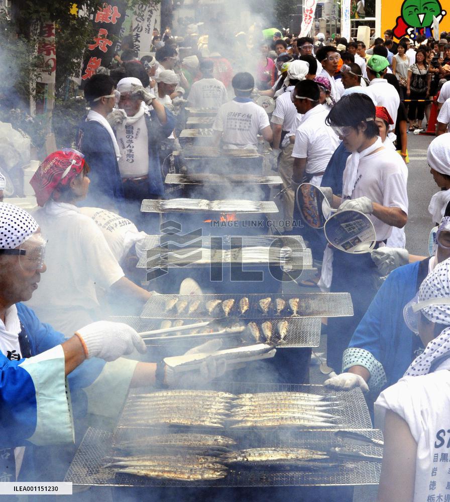 6,000 grilled 'sanma' fish handed out for free