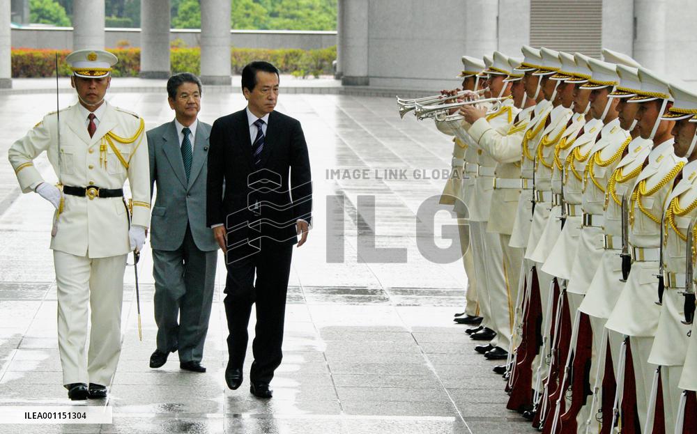 Kan receives salute