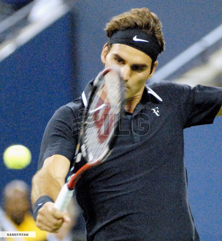 Federer advances to semifinals at U.S. Open