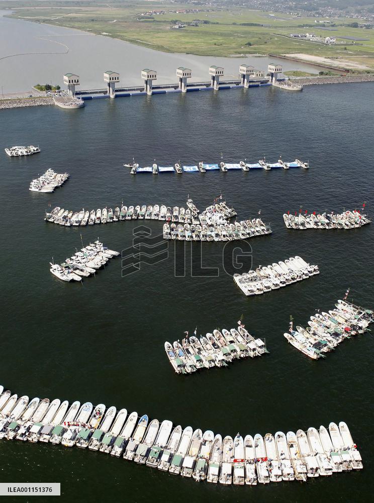 Environment disputes over Japan bay