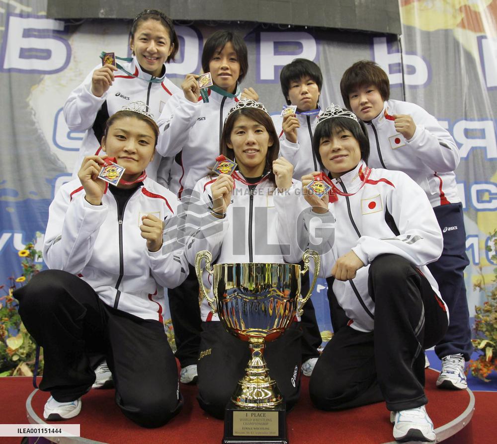 Japanese women's wrestling team at world wrestling c'ships