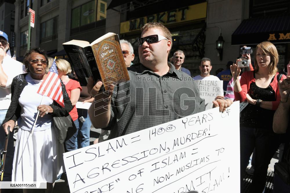 Protestor against Islamic center project near Ground Zero