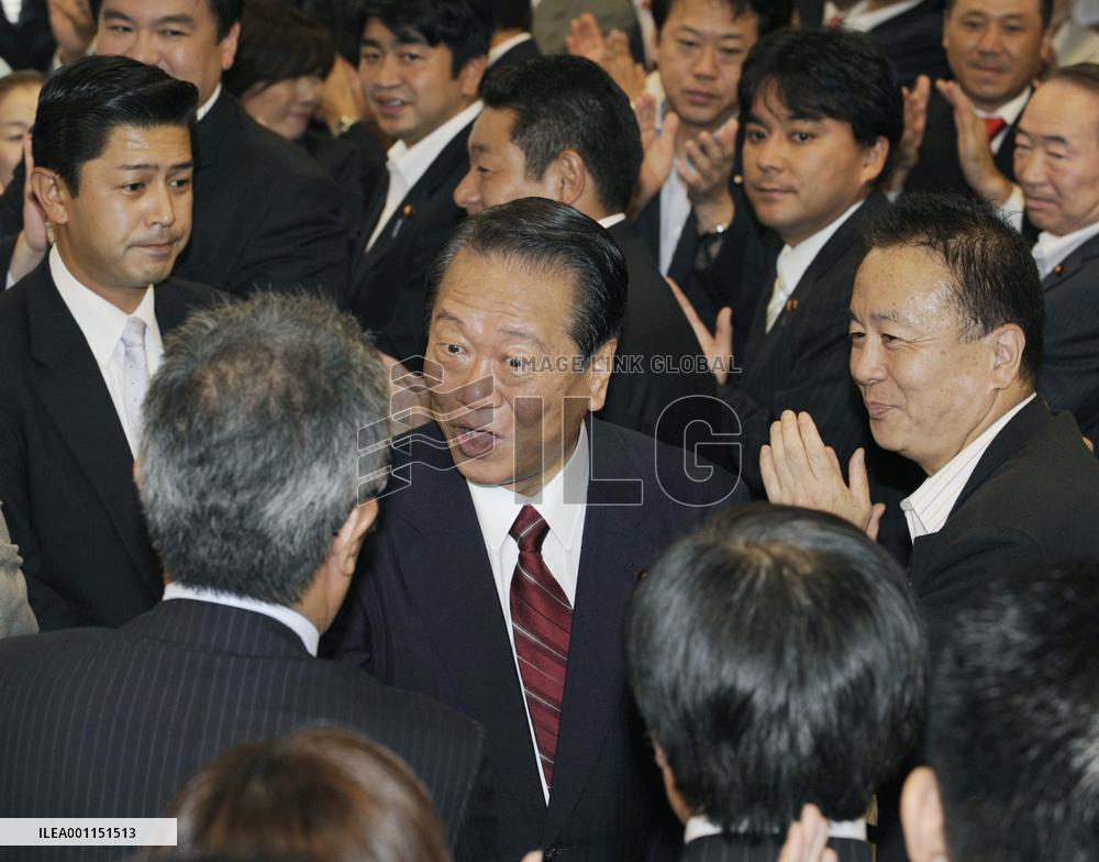 Ozawa fails in challenge to Kan