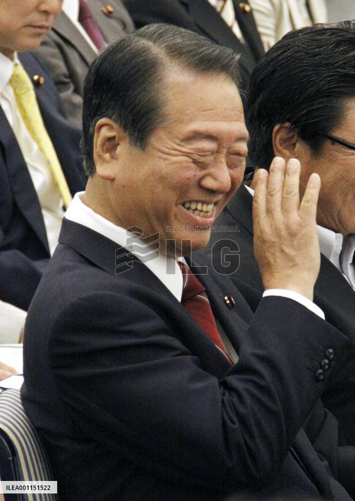 Ozawa fails in challenge to Kan