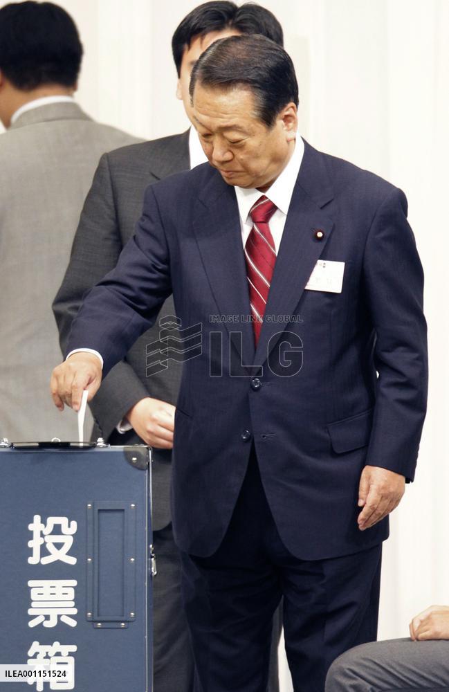 Ozawa fails in challenge to Kan