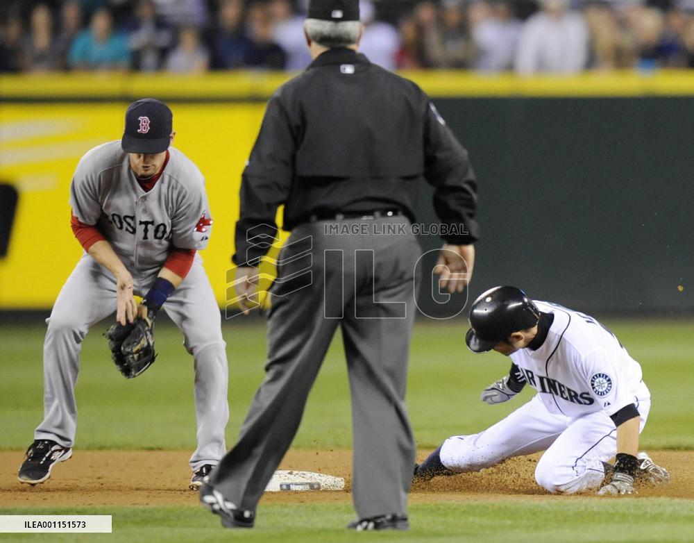 Mariners' Ichiro 3-for-4 vs. Red Sox