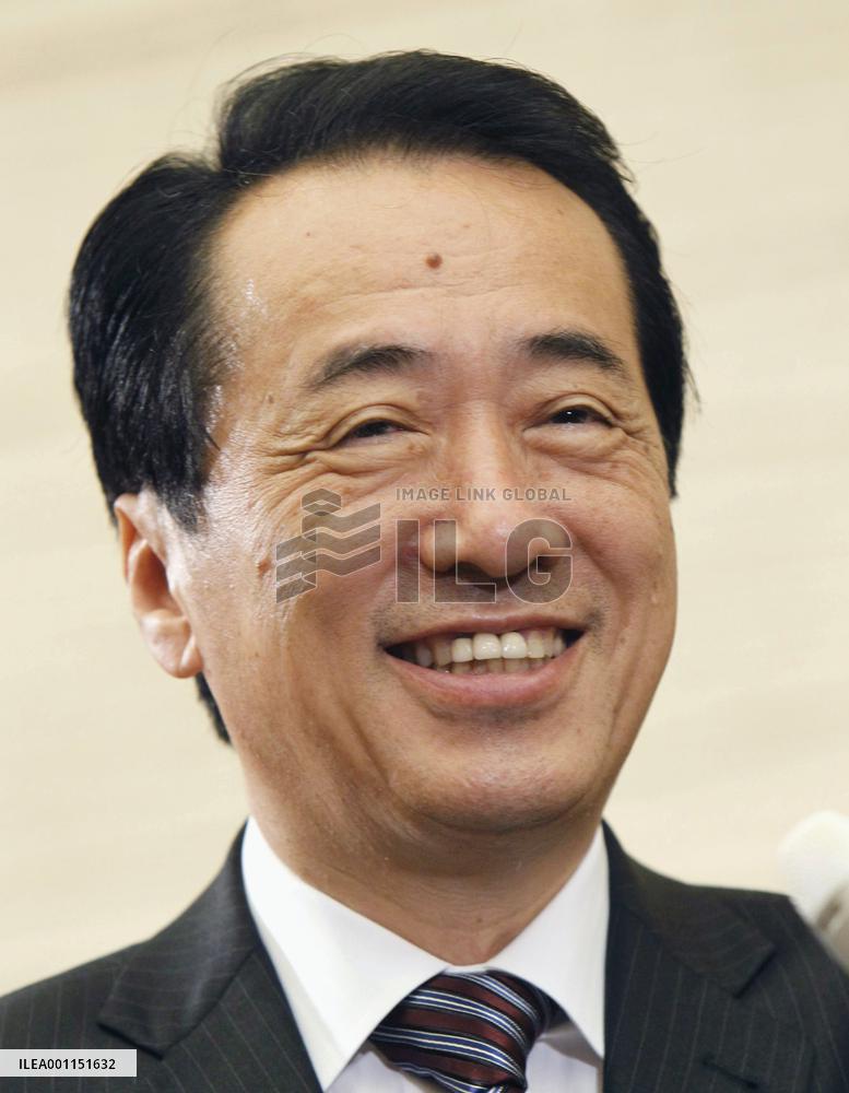 PM Kan speaks to reporters