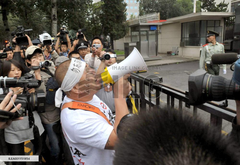 Chinese citizens protest over Senkaku islets