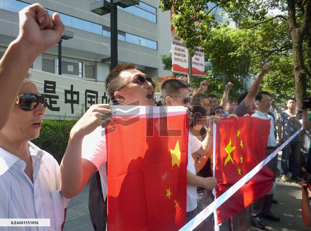 Chinese citizens protest over Senkaku islets