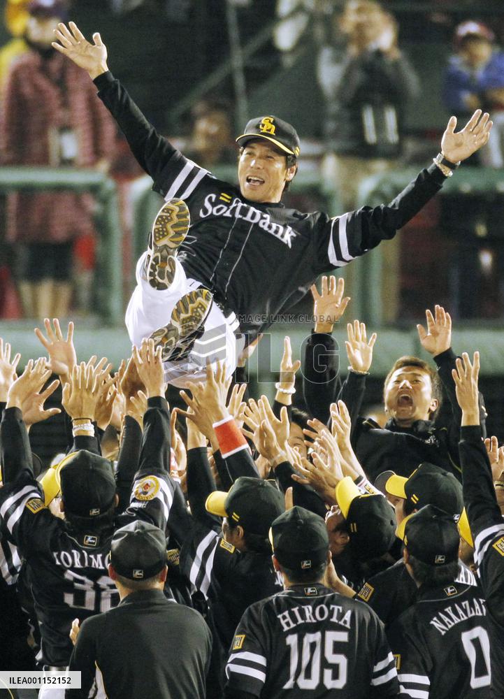 Hawks clinch PL title