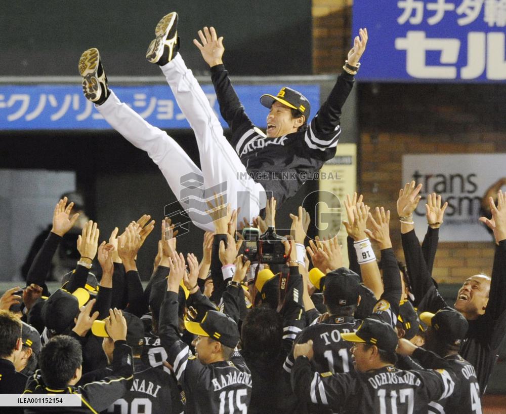 Hawks clinch PL title