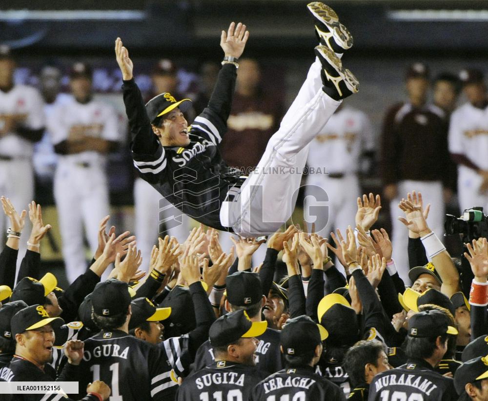 Hawks clinch PL title