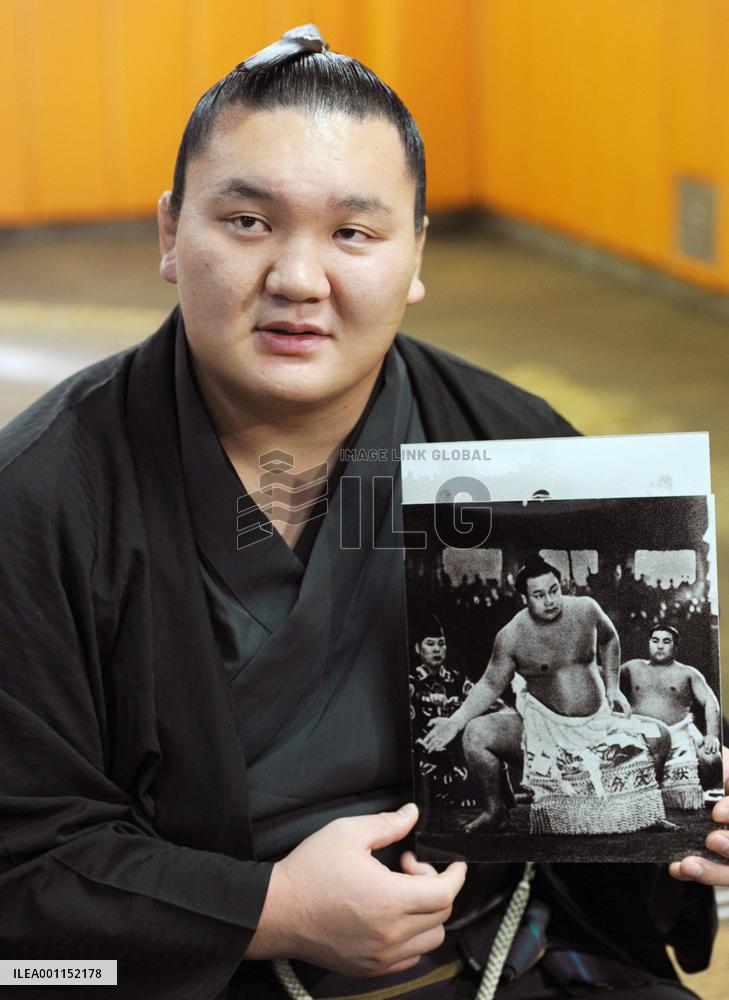 Hakuho a day after winning autumn sumo tourney