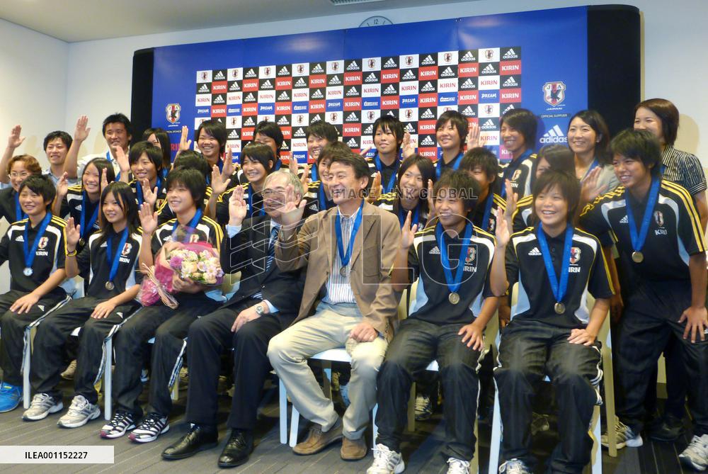 Japanese women's Under-17 soccer team returns