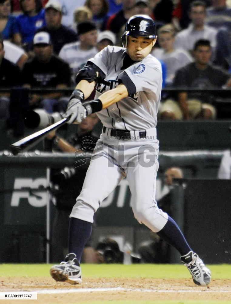 Ichiro goes 2-for-4 against Rangers