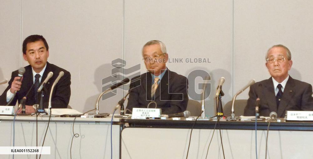 JAL executives at press conference