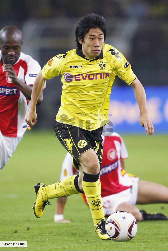 Kagawa plays against FC Sevilla