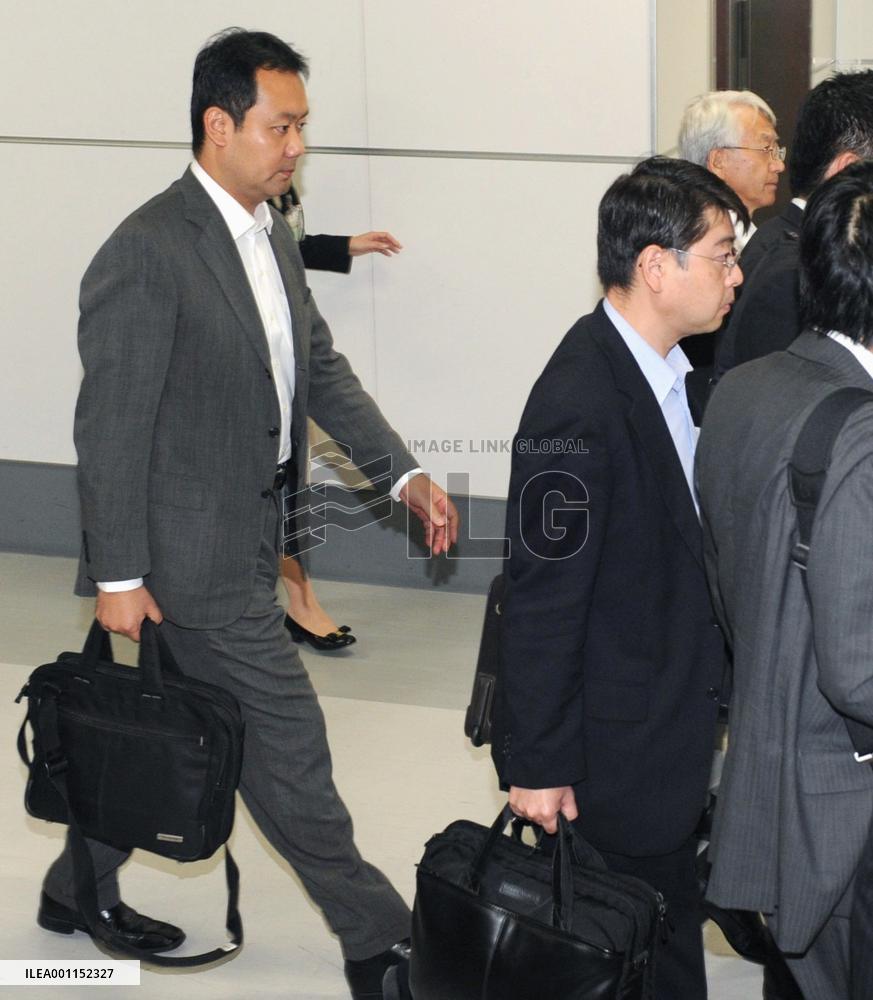 3 Japanese released by China return home