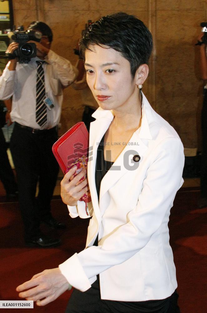 Renho apologizes for posing for fashion magazine in parliament