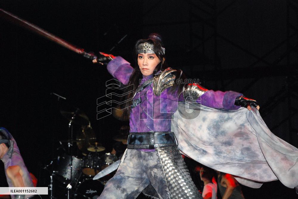 Japan, China stars perform Mulan