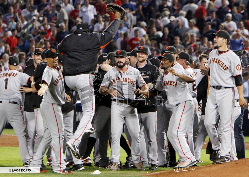 Giants advances to NL champ series