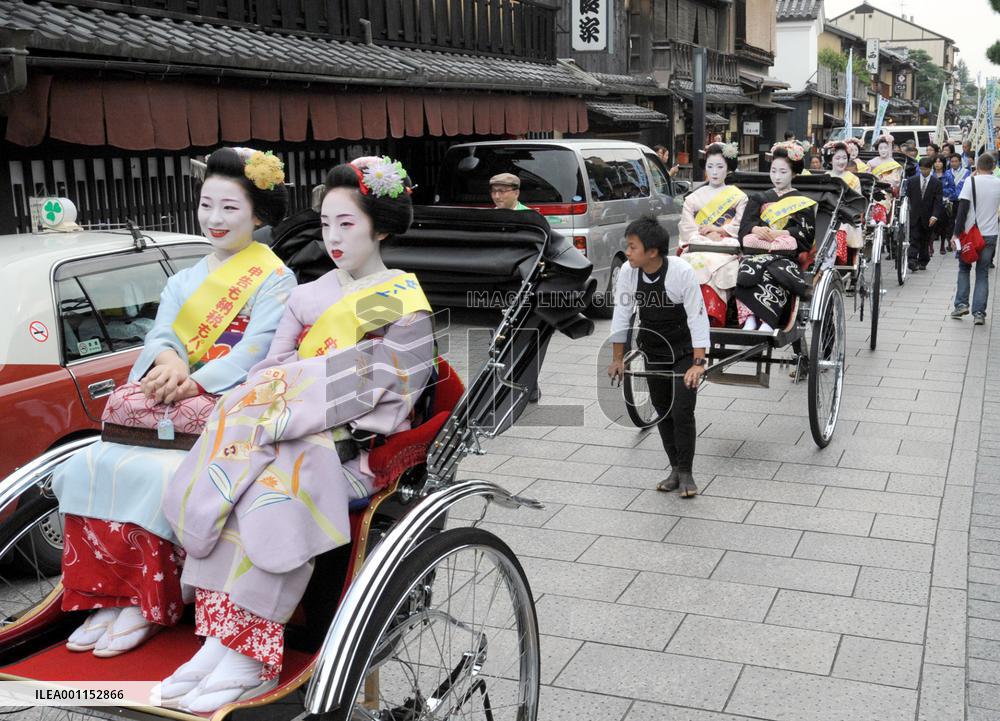 'Maiko' promote online tax filing