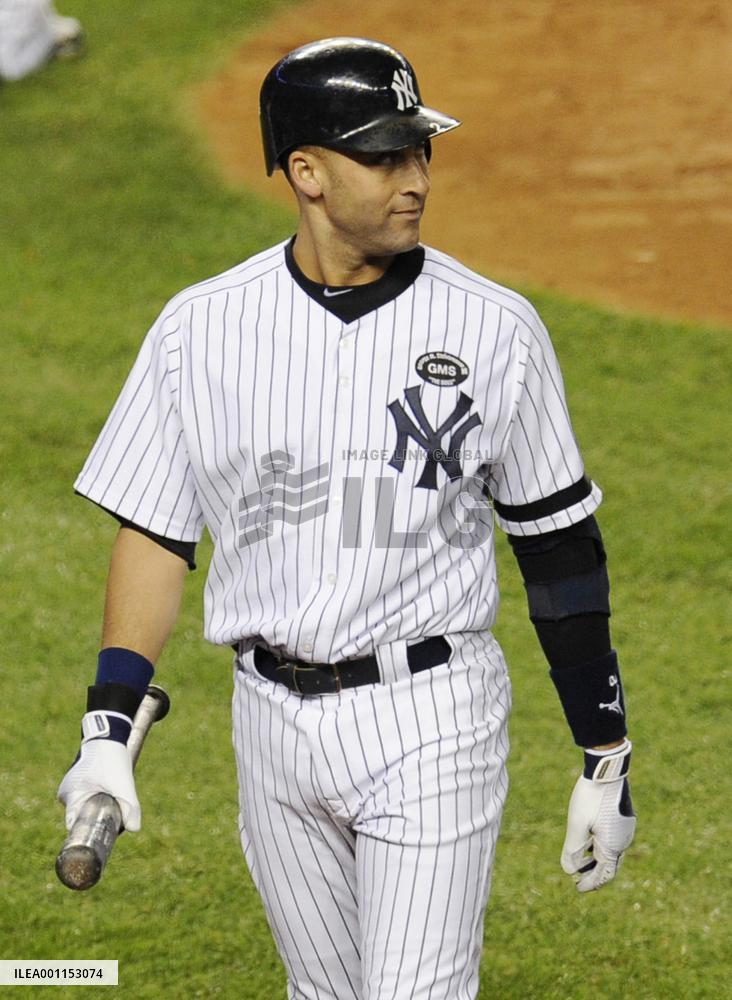 Rangers rout Yankees in Game 3