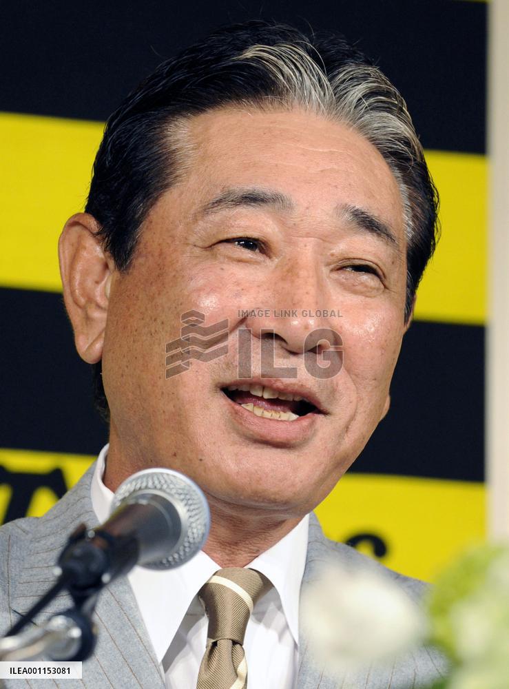 Hoshino parts with Hanshin