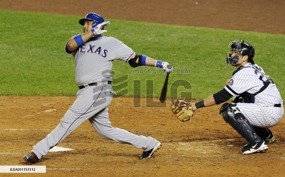 Bengie Molina homers in Game 4