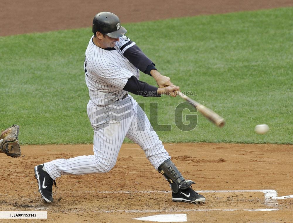 Yankees rout Rangers in Game 5