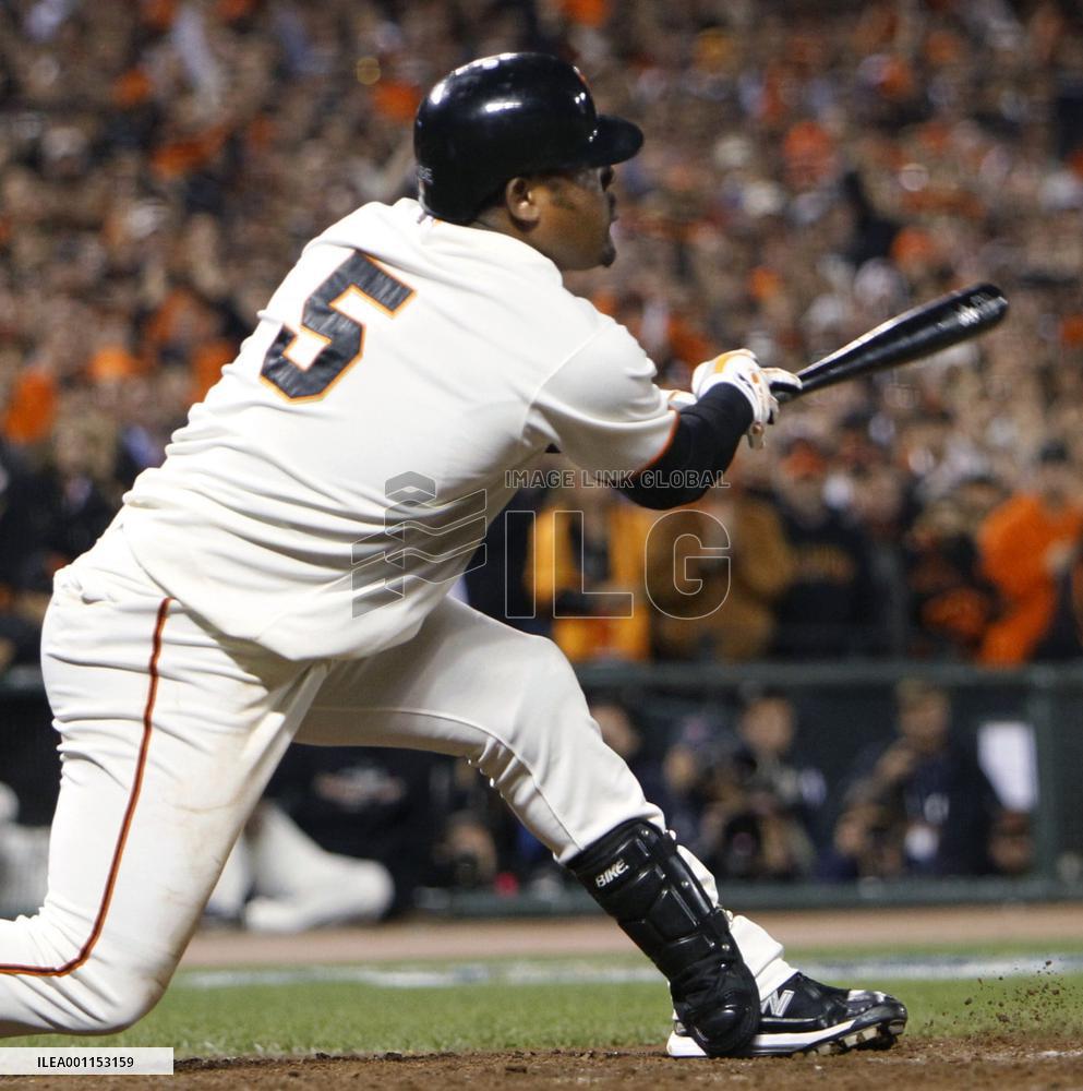 Giants beat Phillies in Game 4