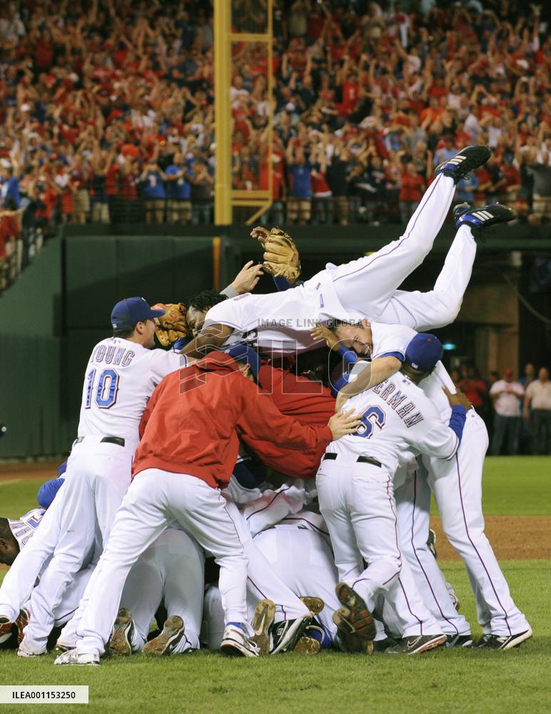 Texas defeats Yankees in ALCS