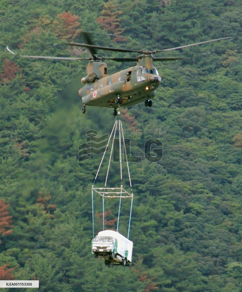 Power generating vehicle airlifted by SDF chopper