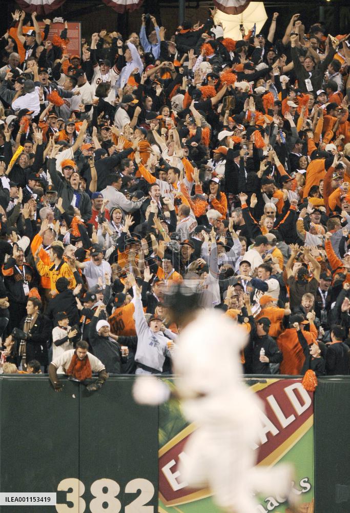 Giants take Game 1 of World Series