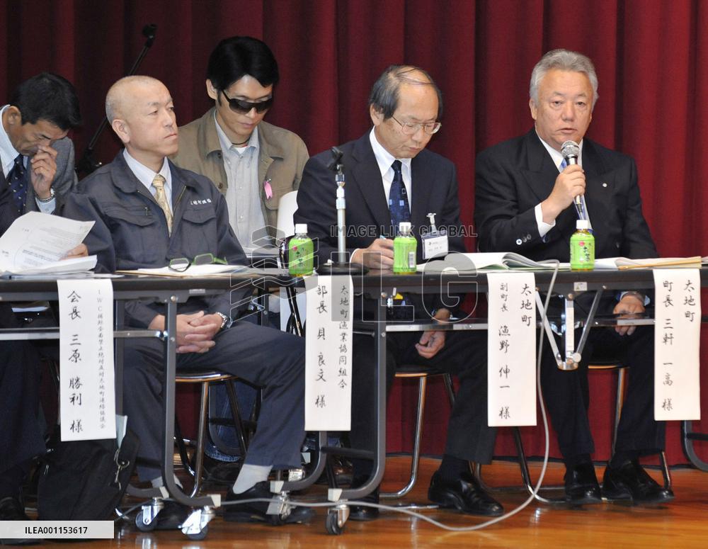 Taiji, environmentalists meet over dolphin hunt