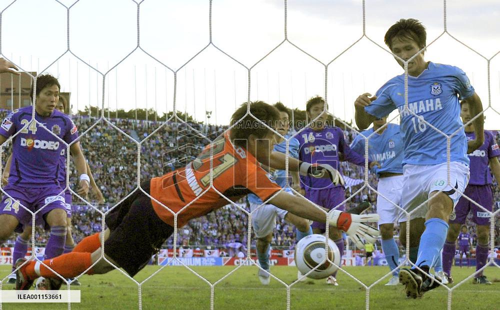 Iwata wins Nabisco Cup title