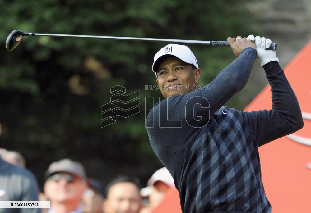 Woods plays HSBC Champions