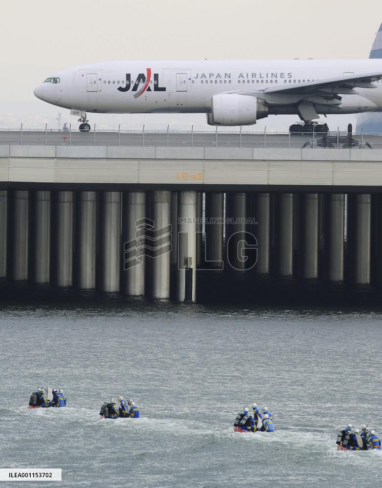 Tokyo police on APEC alert at Haneda airport