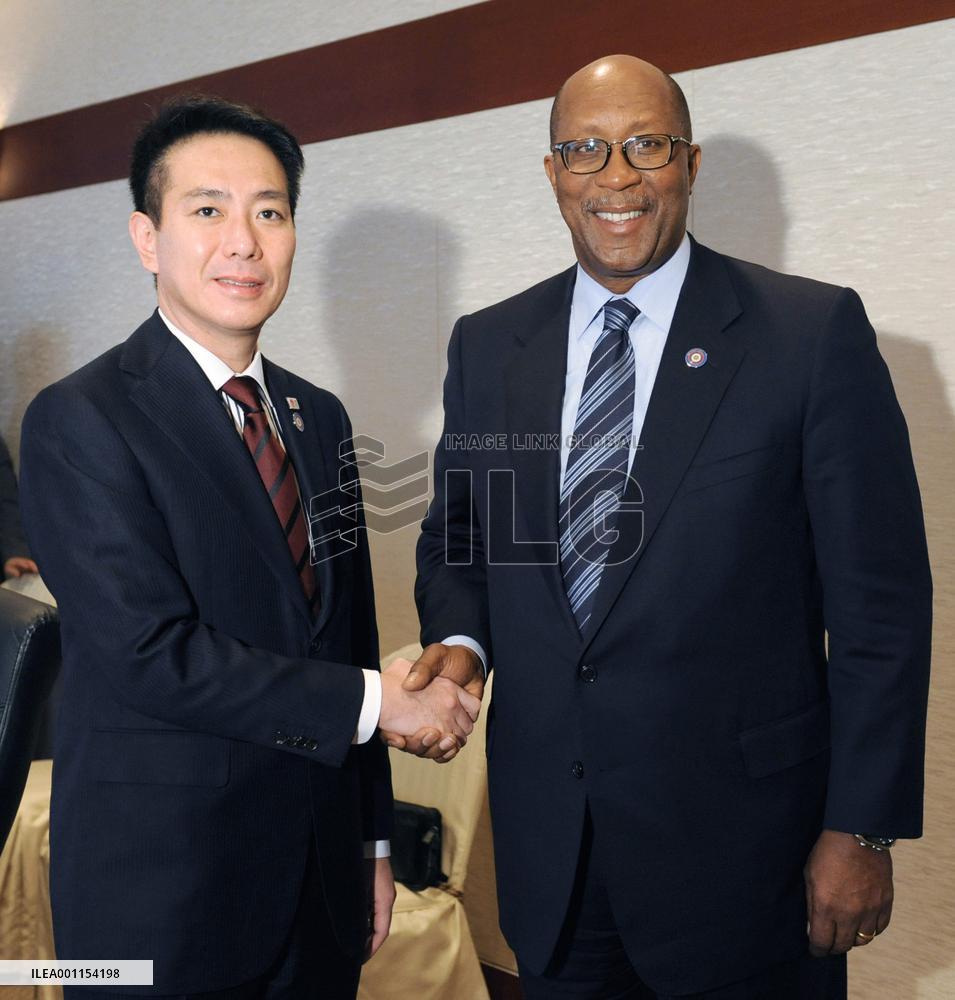 Kirk-Maehara talks on APEC sidelines