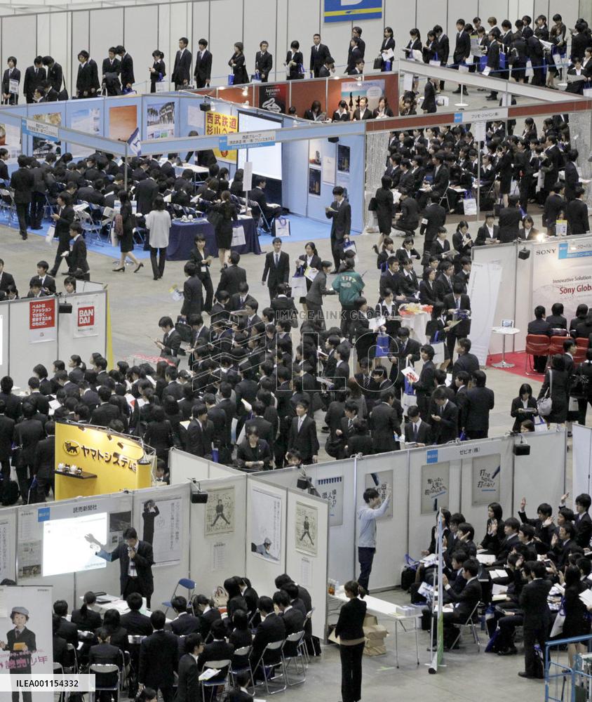 Students flock to job hunting event