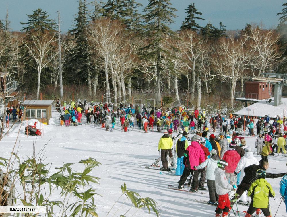 Skiing season begins in Sapporo