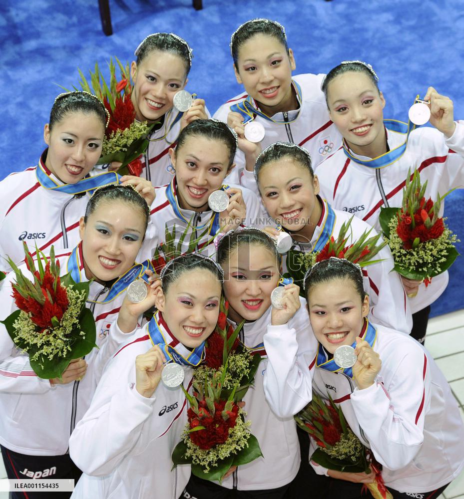 Japan wins silver in synchronized swimming combination