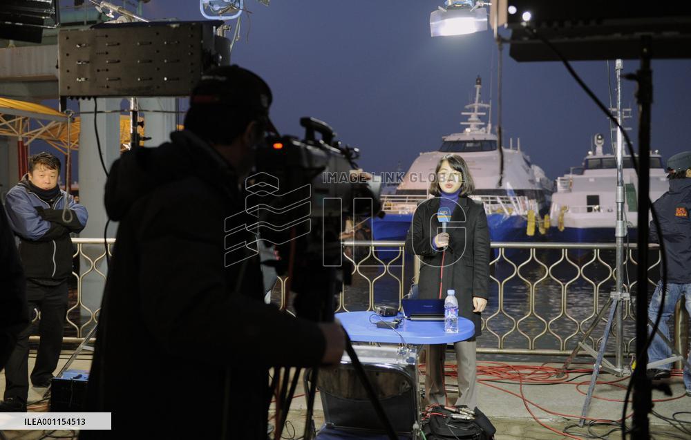 Media at Incheon port, S. Korea